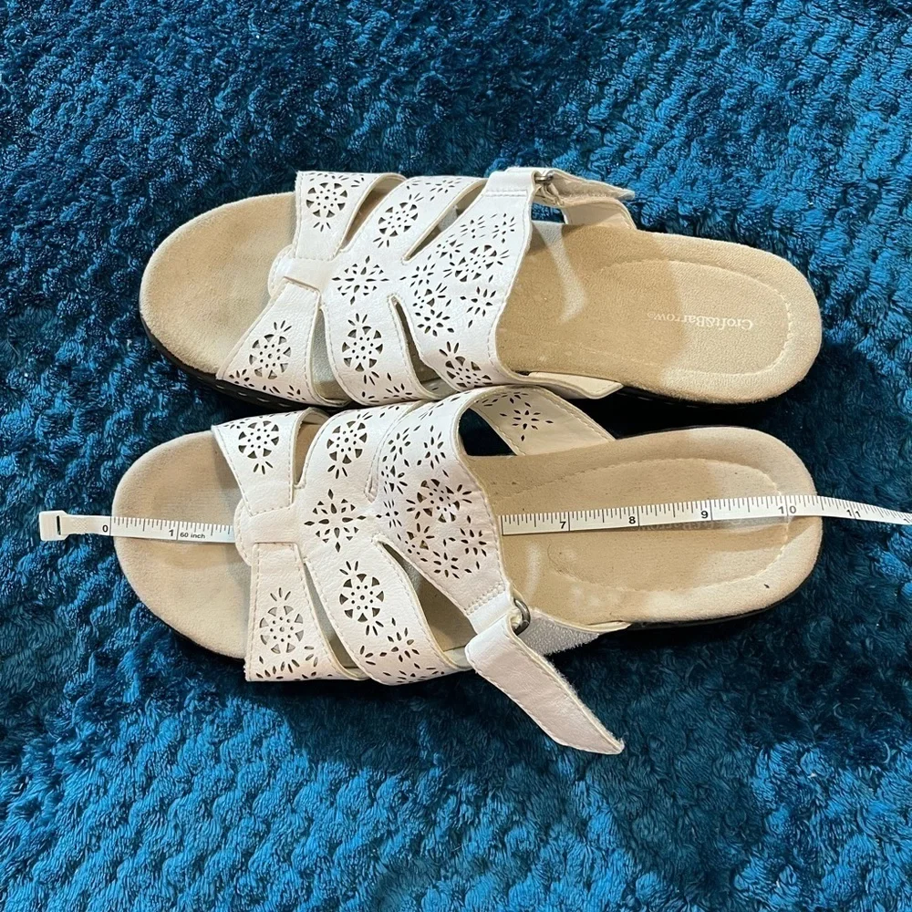 Croft and Barrow white sandals! Size 8. Shoes are in excellent condition!